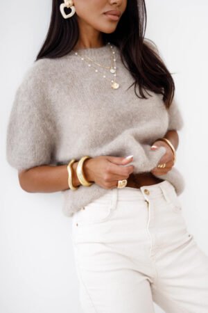 Moteriškas smėlio spalvos moherio megztinis trumpomis rankovėmis