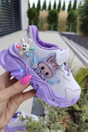 Šviečiantys labubu kedukai