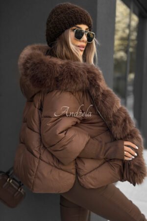 Trumpa dygsniuota striukė „Frosty Horizon“ su kailiu, šokolado spalvo