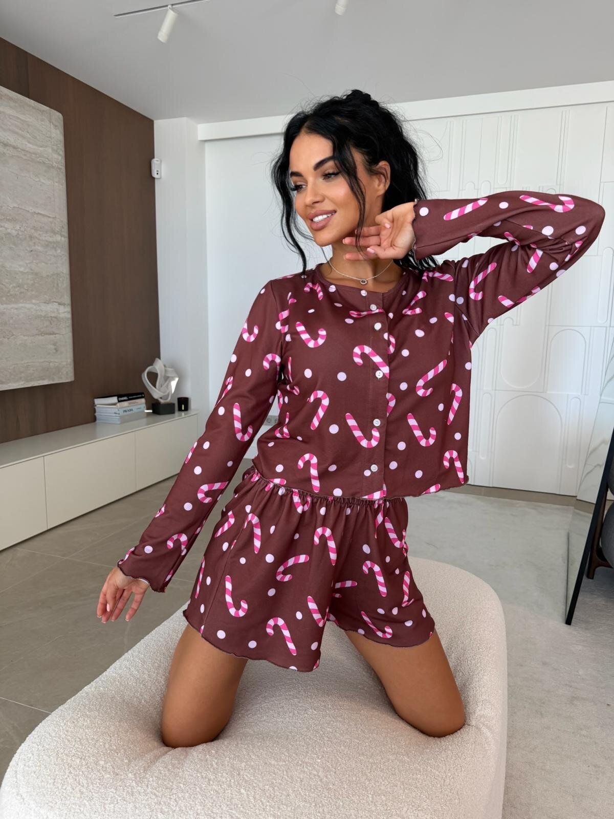 Arvello 2-in-1 šokoladinė taškinė pižama