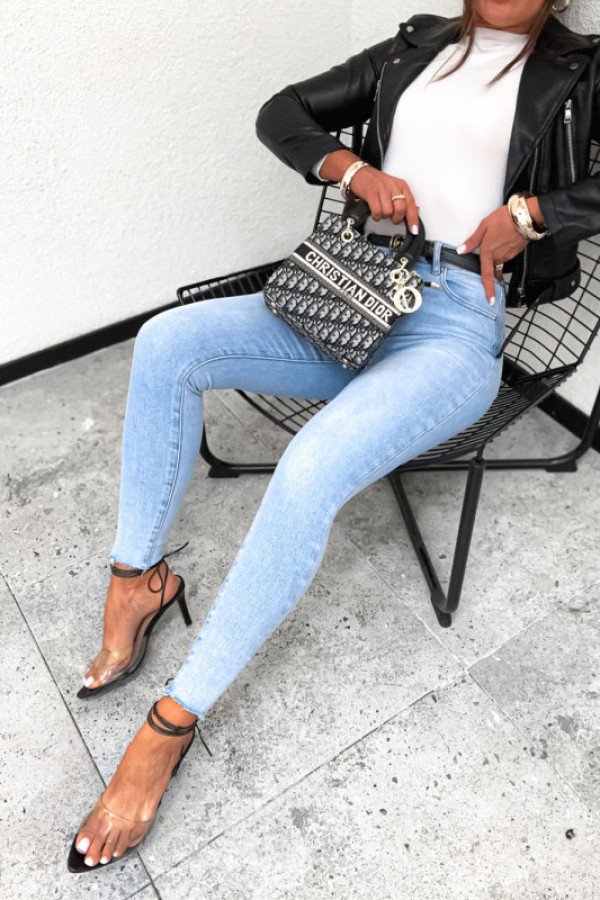 Clarra klasikiniai plėšytų kojų aptempti džinsai