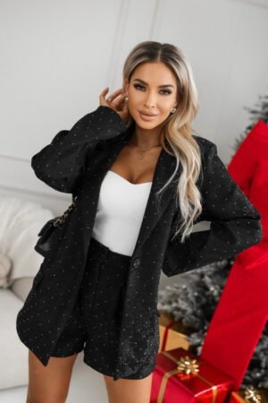 Juodas kapri švarkelis, dekoruotas nėriniais ir cirkoniais